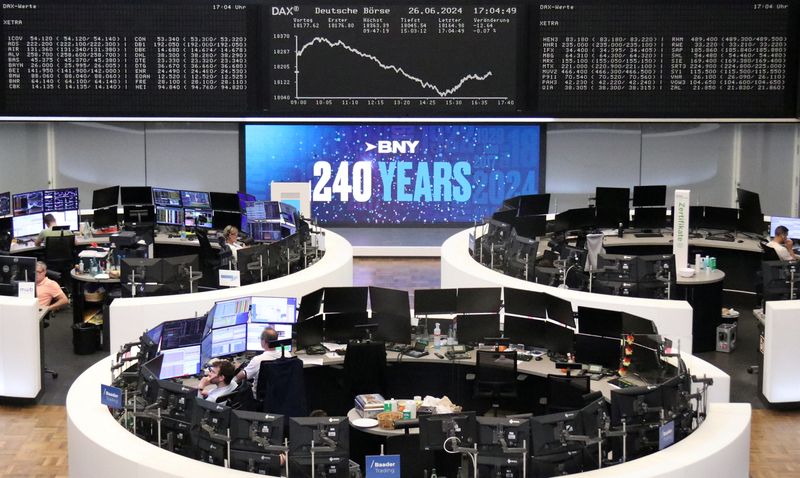 © Reuters. FILE PHOTO: The German share price index DAX graph is pictured at the stock exchange in Frankfurt, Germany, June 26, 2024.     REUTERS/Staff/File Photo