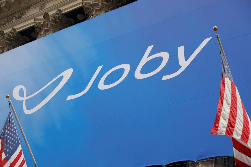 © Reuters. FILE PHOTO: The Joby Aviation logo is seen outside of the New York Stock Exchange (NYSE) ahead of their listing in Manhattan, New York City, U.S., August 11, 2021. REUTERS/Andrew Kelly/File Photo