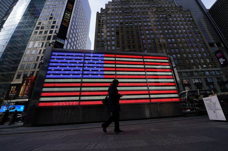 © Reuters. FILE PHOTO: A pedestrian walks though Times Square in New York, New York, U.S. March 27, 2019. REUTERS/Carlo Allegri/File Photo