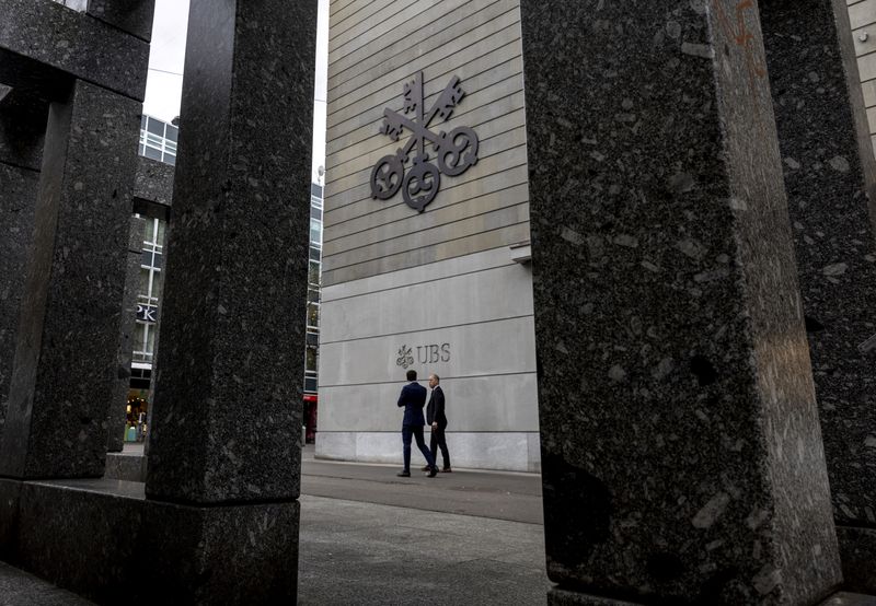 © Reuters. FILE PHOTO: A logo of Swiss bank UBS is seen in Zurich, Switzerland March 29, 2023. REUTERS/Denis Balibouse/File Photo