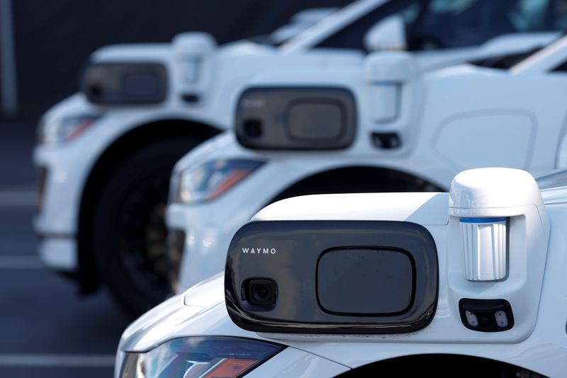 © Reuters. FILE PHOTO: Front quarter panel sensors are seen on Jaguar I-Pace electric vehicles at Waymo's operations center in the Bayview district of San Francisco, California, U.S. October 19, 2021. Picture taken October 19, 2021.  REUTERS/Peter DaSilva/File Photo