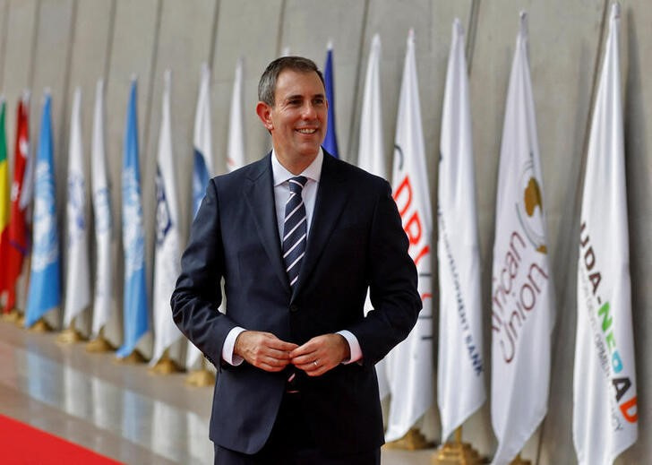 © Reuters. FILE PHOTO: Australian Treasurer Jim Chalmers poses for a photograph as he arrives to attend a G20 finance ministers' and Central Bank governors' meeting at Gandhinagar, India, July 18, 2023. REUTERS/Amit Dave/File Photo