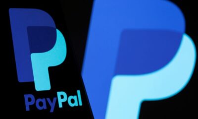 © Reuters. The PayPal logo is seen on a smartphone in front of the same logo displayed in this illustration taken September 8, 2021. REUTERS/Dado Ruvic/Illustration/ File Photo