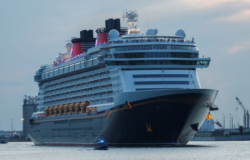 © Reuters. FILE PHOTO: Disney Dream, a Disney Cruise Lines' ship, sails to the Bahamas on the first Disney cruise for paying customers since they were stopped during the coronavirus disease (COVID-19) pandemic, from Port Canaveral in Florida, U.S., August 9, 2021. REUTERS/Joe Skipper/File Photo