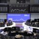 © Reuters. FILE PHOTO: The German share price index DAX graph is pictured at the stock exchange in Frankfurt, Germany, July 16, 2024. REUTERS/Staff/File Photo