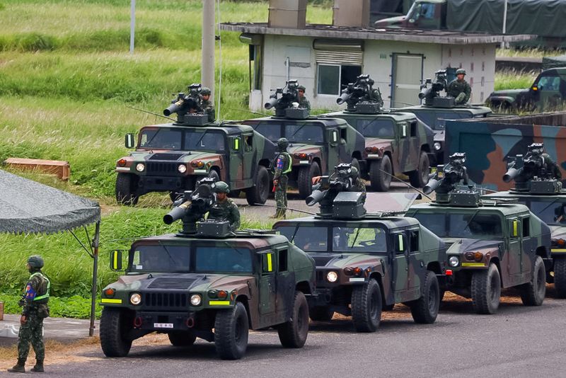 © Reuters. FILE PHOTO: Military vehicles equipped with US-made TOW 2A missile can be seen during a live fire drill in Pingtung, Taiwan July 3, 2023. REUTERS/Ann Wang/File Photo