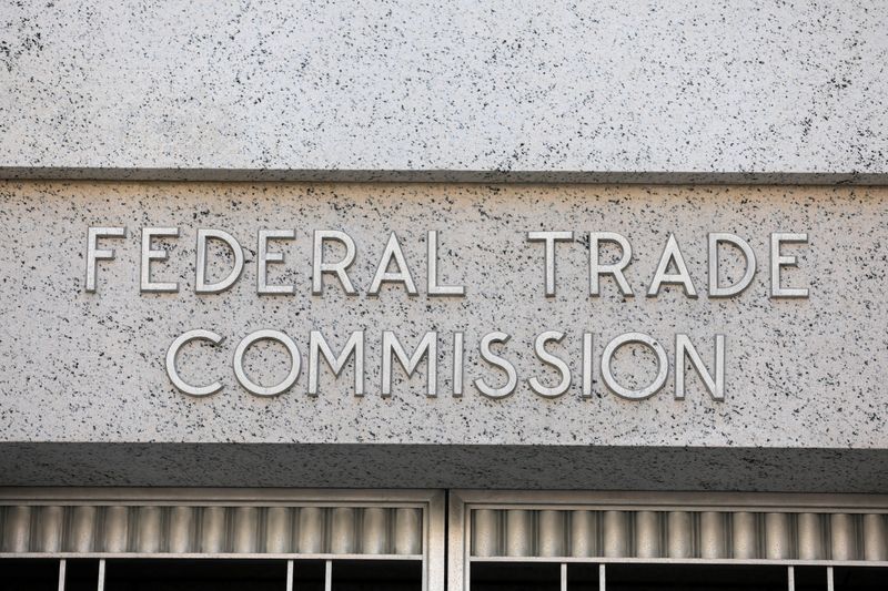 © Reuters. FILE PHOTO: Signage is seen at the Federal Trade Commission headquarters in Washington, D.C., U.S., August 29, 2020. REUTERS/Andrew Kelly/File Photo