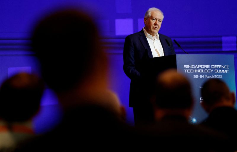 © Reuters. FILE PHOTO: U.S Secretary of the Air Force Frank Kendall speaks at the Singapore Defence Technology Summit in Singapore March 23, 2023. REUTERS/Edgar Su/File Photo