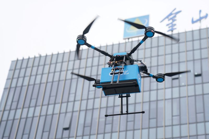 © Reuters. FILE PHOTO: A drone is seen during a demonstration for the media before a news conference by Chinese food delivery company Ele.me on its drone delivery service, in Shanghai, China May 29, 2018. REUTERS/Aly Song/File Photo