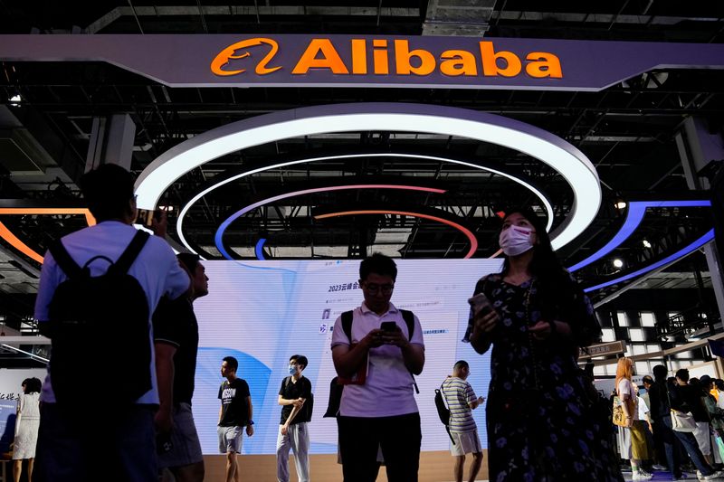 © Reuters. FILE PHOTO: Alibaba Group sign is seen at the World Artificial Intelligence Conference (WAIC) in Shanghai, China July 6, 2023. REUTERS/Aly Song/File photo