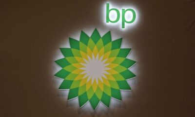 © Reuters. The logo of British multinational oil and gas company BP is displayed at their booth during the LNG 2023 energy trade show in Vancouver, British Columbia, Canada, July 12, 2023. REUTERS/Chris Helgren/File Photo