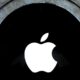 © Reuters. An Apple logo is pictured in an Apple store in Paris, France, March 6, 2024. REUTERS/Gonzalo Fuentes/File Photo