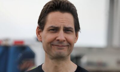 © Reuters. FILE PHOTO: Former diplomat Michael Kovrig reacts following his arrival on a Canadian air force jet after his release from detention in China, at Pearson International Airport in Toronto, Ontario, Canada September 25, 2021. REUTERS/Chris Helgren/File Photo