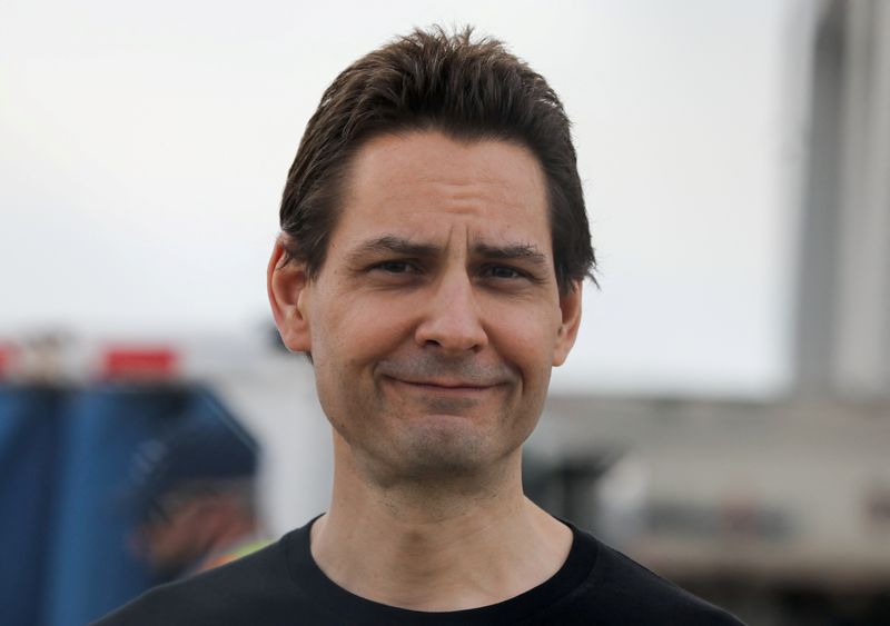 © Reuters. FILE PHOTO: Former diplomat Michael Kovrig reacts following his arrival on a Canadian air force jet after his release from detention in China, at Pearson International Airport in Toronto, Ontario, Canada September 25, 2021. REUTERS/Chris Helgren/File Photo