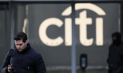 © Reuters. FILE PHOTO: A worker exits the Citi Headquarters in New York, U.S., January 22, 2024.  REUTERS/Brendan McDermid/File Photo