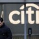 © Reuters. FILE PHOTO: A worker exits the Citi Headquarters in New York, U.S., January 22, 2024.  REUTERS/Brendan McDermid/File Photo