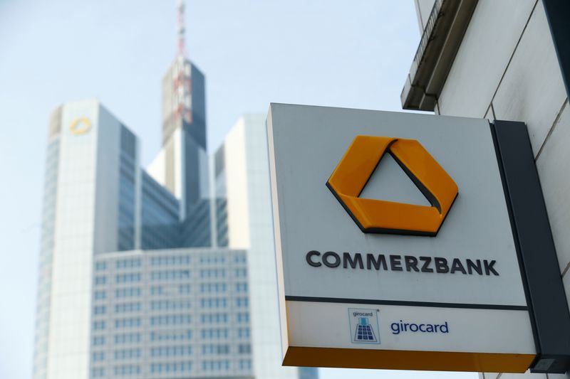 © Reuters. FILE PHOTO: A Commerzbank logo is pictured before the bank's annual news conference in Frankfurt, Germany, February 9, 2017. REUTERS/Ralph Orlowski/File Photo