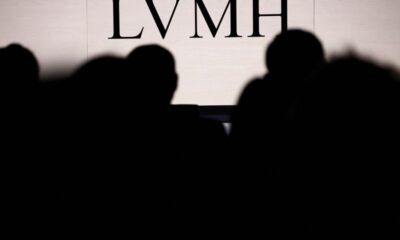 © Reuters. FILE PHOTO: The logo of LVMH is seen during the annual shareholders meeting of LVMH Moet Hennessy Louis Vuitton in Paris, France, April 18, 2024. REUTERS/Sarah Meyssonnier/File photo