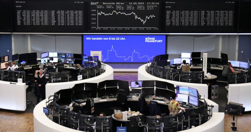 © Reuters. FILE PHOTO: The German share price index DAX graph is pictured at the stock exchange in Frankfurt, Germany, September 12, 2024.  REUTERS/Staff/File Photo