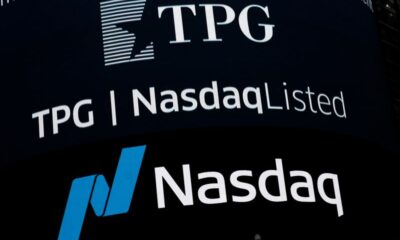 © Reuters. FILE PHOTO: A screen announces the listing of Private-equity firm TPG, during the IPO at the Nasdaq Market site in Times Square in New York City, U.S., January 13, 2022.  REUTERS/Brendan McDermid/File Photo