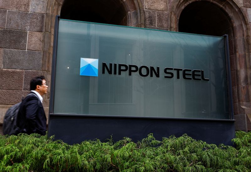 © Reuters. Nippon Steel logo is displayed at the company's headquarters in Tokyo, Japan April 1, 2024.  REUTERS/Issei Kato