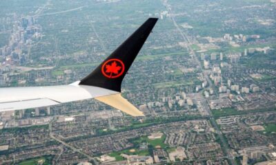 © Reuters. FILE PHOTO: An Air Canada plane is seen in the air after departing from Pearson International Airport in Toronto, Ontario, Canada May 16, 2022.  REUTERS/Carlos Osorio/File Photo