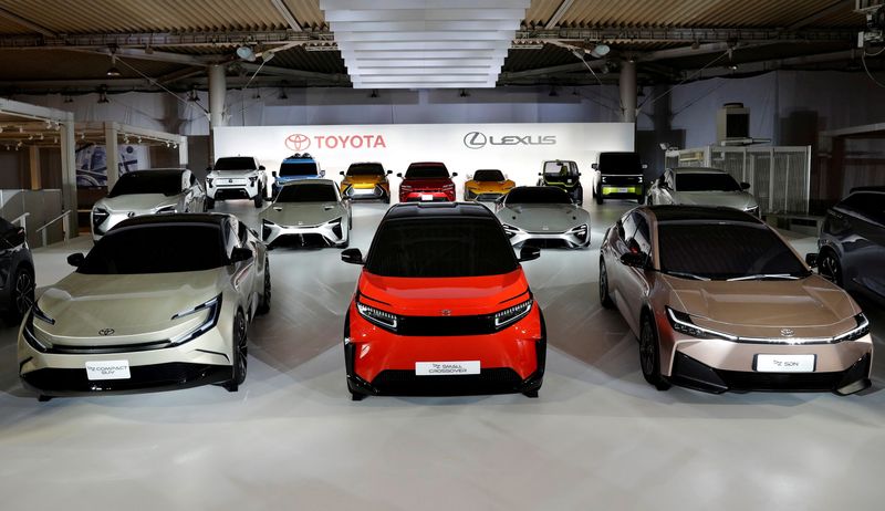 © Reuters. FILE PHOTO: Toyota Motor Corporation's bZ models are pictured after a briefing on the company's strategies on battery EVs in Tokyo, Japan, December 14, 2021. REUTERS/Kim Kyung-Hoon/File Photo