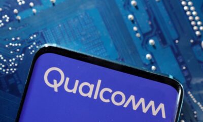 © Reuters. FILE PHOTO: A smartphone with a displayed Qualcomm logo is placed on a computer motherboard in this illustration taken March 6, 2023. REUTERS/Dado Ruvic/Illustration/File Photo