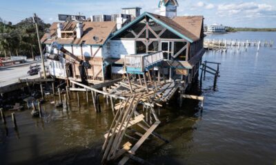 © Reuters. A drone view of a damaged business around Cedar Key Fishing Pier following Hurricane Helene in Cedar Key, Florida, U.S., September 28, 2024.  REUTERS/Marco Bello/File Photo