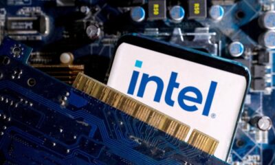 © Reuters. FILE PHOTO: A smartphone with a displayed Intel logo is placed on a computer motherboard in this illustration taken March 6, 2023. REUTERS/Dado Ruvic/Illustration/File Photo