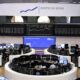 © Reuters. FILE PHOTO: The German share price index DAX graph is pictured at the stock exchange in Frankfurt, Germany, September 26, 2024.     REUTERS/Staff/File photo