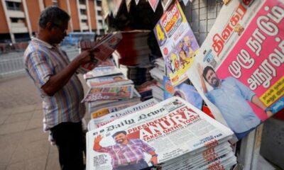 © Reuters. A person reads a newspaper following the election of Anura Kumara Dissanayake from the National People's Power (NPP) alliance as new president of Sri Lanka after his victory in the presidential election, in Colombo, Sri Lanka, September 23, 2024. REUTERS/Dinuka Liyanawatte