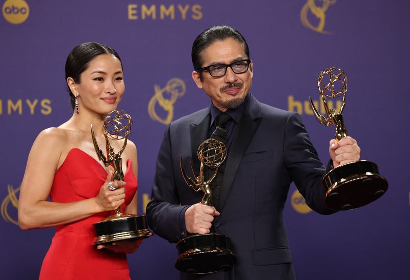 © Reuters. Anna Sawai, winner the Outstanding Lead Actress in a Drama Series award and Hiroyuki Sanada, Outstanding Lead Actor in a Drama Series for