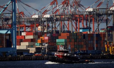 © Reuters. Port Newark, New Jersey, November 19, 2021. REUTERS/Mike Segar