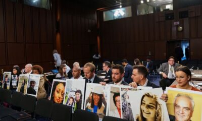 © Reuters. FILE PHOTO: Family members hold photographs of Boeing 737 MAX crash victims lost in two deadly 737 MAX crashes that killed 346 people as they wait for then Boeing CEO Dennis Muilenburg to testify before a Senate Commerce, Science and Transportation Committee hearing on “aviation safety” and the grounded 737 MAX on Capitol Hill in Washington, U.S., October 29, 2019. REUTERS/Sarah Silbiger/File Photo