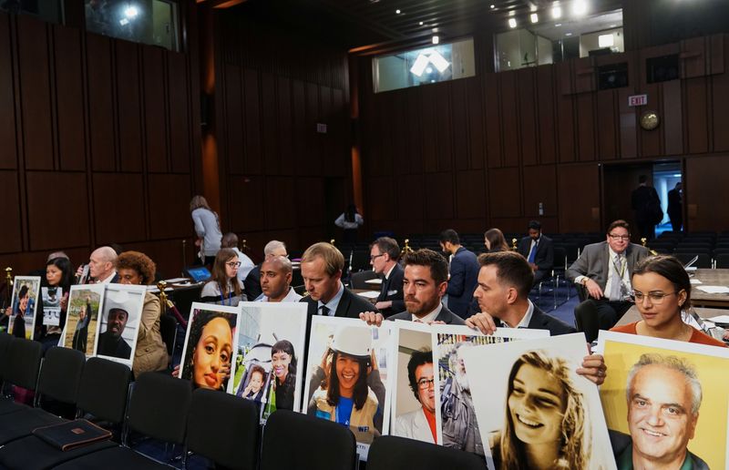 © Reuters. FILE PHOTO: Family members hold photographs of Boeing 737 MAX crash victims lost in two deadly 737 MAX crashes that killed 346 people as they wait for then Boeing CEO Dennis Muilenburg to testify before a Senate Commerce, Science and Transportation Committee hearing on “aviation safety” and the grounded 737 MAX on Capitol Hill in Washington, U.S., October 29, 2019. REUTERS/Sarah Silbiger/File Photo