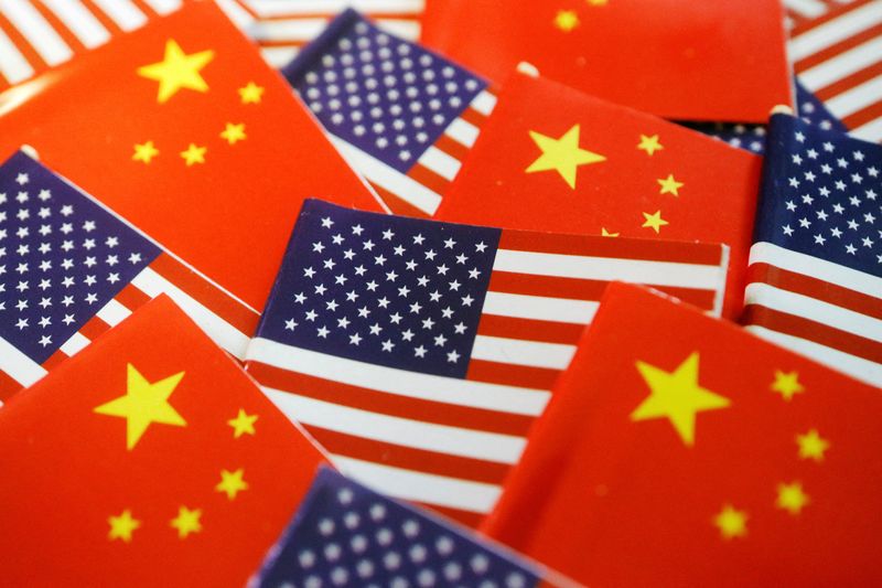 © Reuters. FILE PHOTO: Flags of U.S. and China are seen in this illustration picture taken August 2, 2022. REUTERS/Florence Lo/Illustration/File Photo