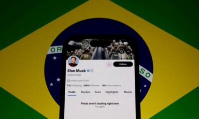 © Reuters. FILE PHOTO: The X account of Elon Musk in seen blocked on a mobile screen in this illustration after Brazil's telecommunications regulator suspended access to Elon Musk's X social network in the country to comply with an order from a judge who has been locked in a months-long feud with the billionaire investor, Sao Paulo, Brazil taken August 31, 2024. REUTERS/Jorge Silva/File Photo