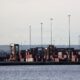 © Reuters. Shipping containers are loaded onto trucks at the Port Authority of New York and New Jersey in, Newark, New Jersey, U.S., September 30, 2024. REUTERS/Caitlin Ochs